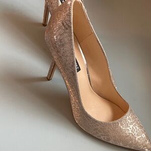NINE WEST SILVER LEOPARD PUMPS